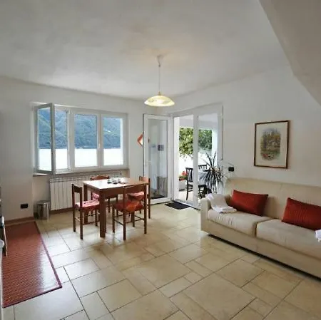 Sleeps 6 דירה