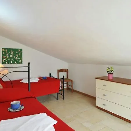דירה Sleeps 6