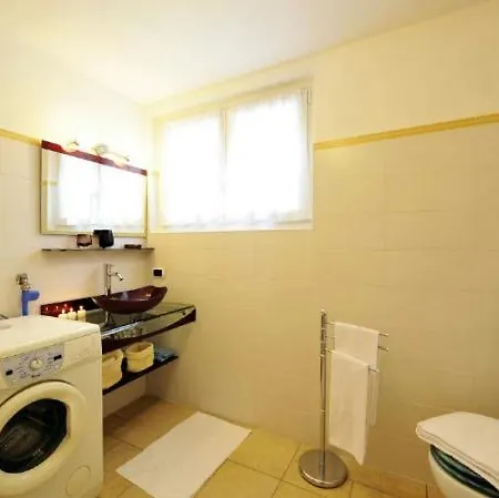 Sleeps 6 דירה *