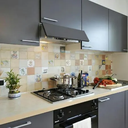 Sleeps 6 דירה Cima